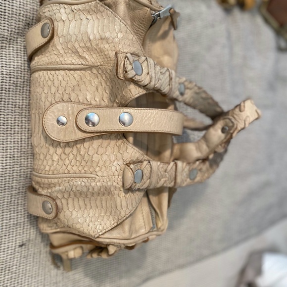 Chloe Tan and Cream Textured Leather Shoulder Bag - Picture 3 of 10